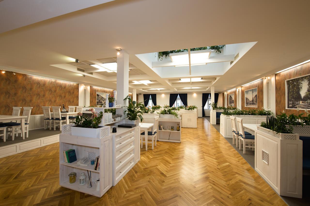 סביטאבי Hotel Slavia מראה חיצוני תמונה