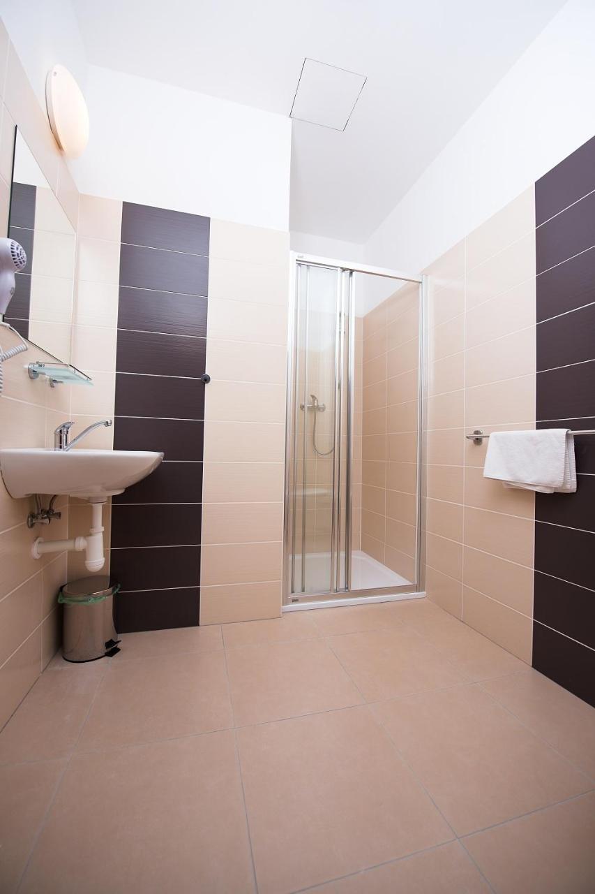 סביטאבי Hotel Slavia מראה חיצוני תמונה